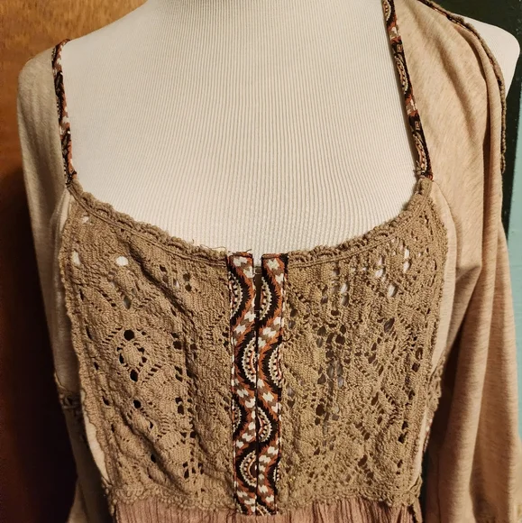 BKE Gimmicks Open Back Shirt - Picture 2 of 12